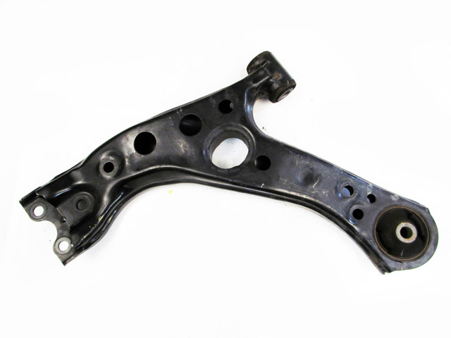 Рычаг передней подвески нижний, правый 48068F4010 TOYOTA