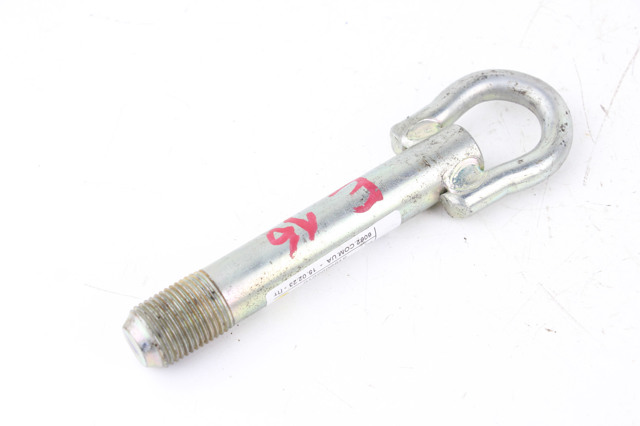 Крюк буксировочный Toyota Camry 5