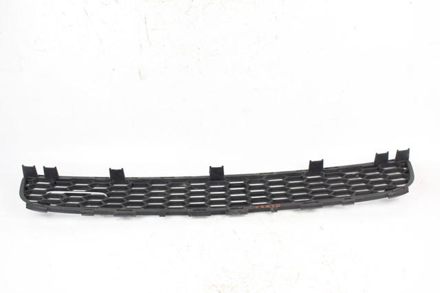 Решетка бампера переднего центральная 531120F010 TOYOTA