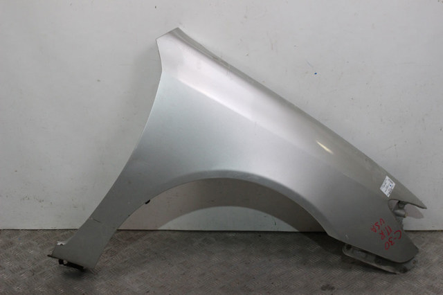Крыло переднее правое 53801AA020 TOYOTA