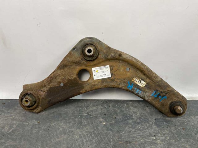 Передний нижний рычаг Ниссан Кашкай 2