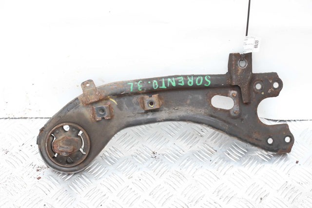 Рычаг/тяга задней подвески продольный нижний, левый 552702P410 HYUNDAI