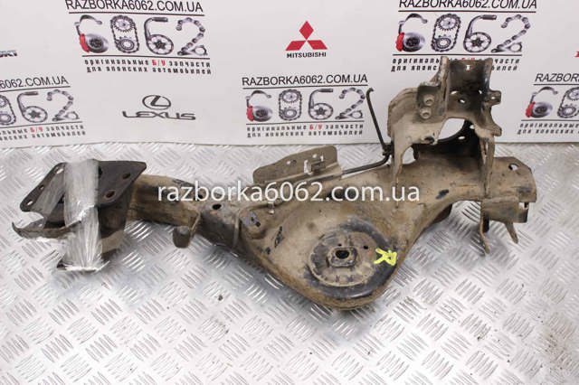 Рычаг/тяга задней подвески продольный нижний, правый 55501JD00A NISSAN