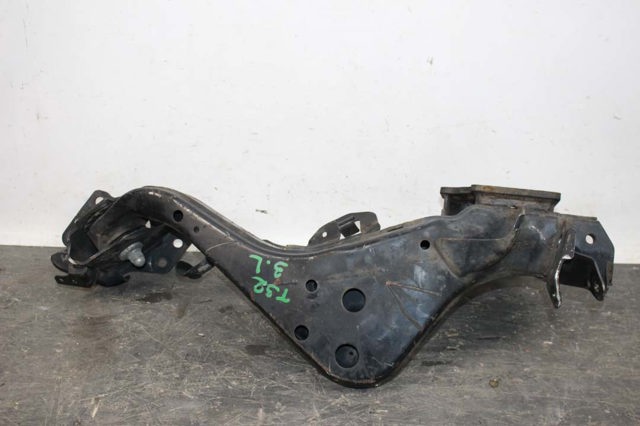 Кулак поворотный левый 555024BA0A NISSAN
