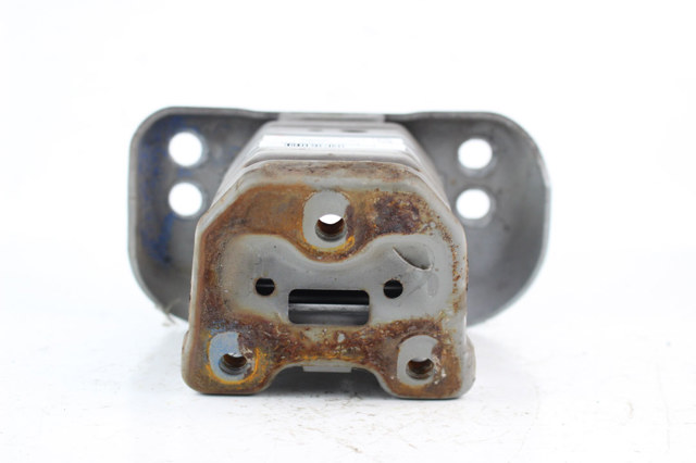 Кронштейн усилителя переднего бампера 570140D010 TOYOTA
