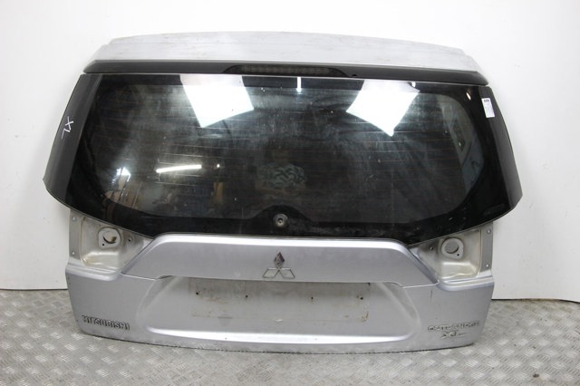 Крышка багажника со спойлером 5801A524