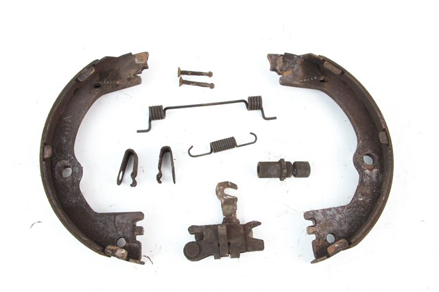 Колодки стояночного тормоза 582502W000 HYUNDAI