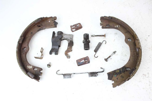 Колодки ручника/стояночного тормоза 58305D7A00 HYUNDAI