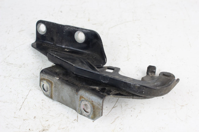 Правая петля капота  5905A090 MITSUBISHI