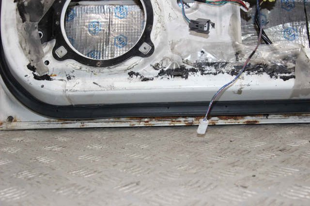 Пассажирская передняя дверь 60009AG0629P SUBARU