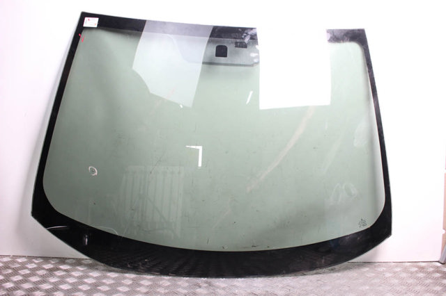 Автостекло 6102B085 MITSUBISHI