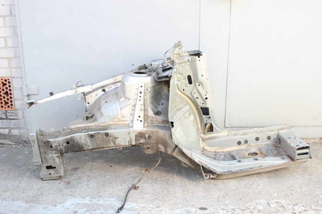 Стойка кузова передняя, правая 6113112760 TOYOTA