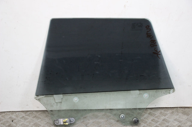 Стекло задней правой двери 62011AG000 SUBARU
