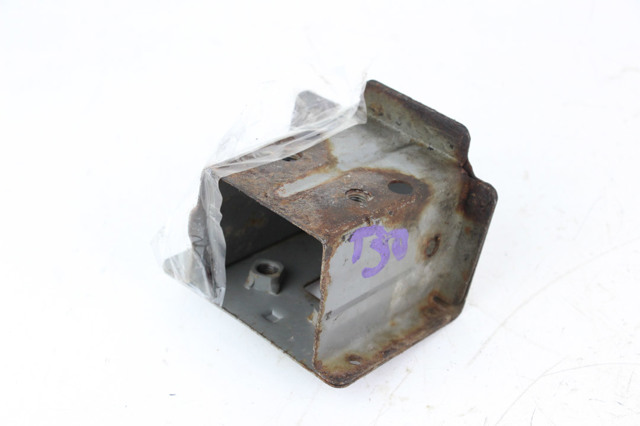 Кронштейн усилителя переднего бампера 622118H700 NISSAN