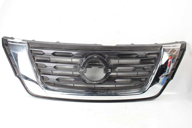 Решетка радиатора 623109PF1B NISSAN