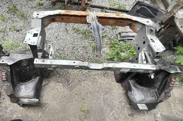 Суппорт радиатора верхний 625113NA0H NISSAN