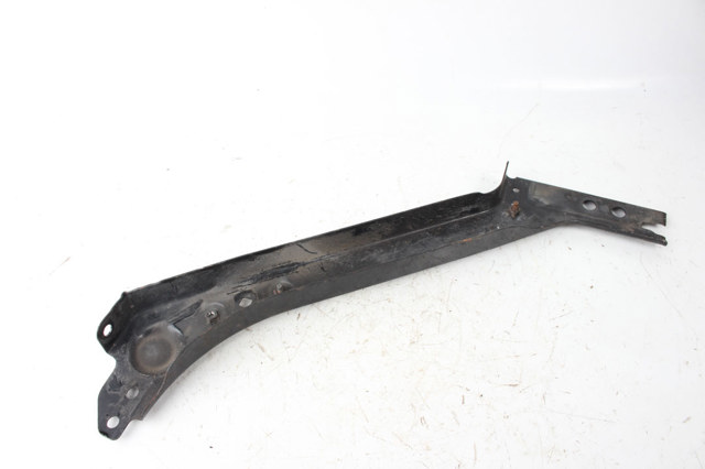 Суппорт радиатора верхний 62513JG00A NISSAN