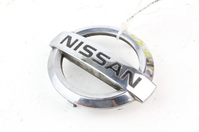 Эмблема на решетку радиатора 62890EQ000 NISSAN