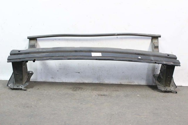 Усилитель переднего бампера  6400H351 MITSUBISHI
