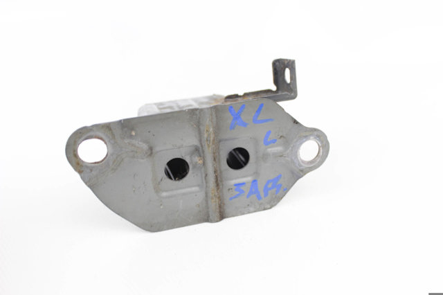 Левый кронштейн заднего бампера 6410A373 MITSUBISHI