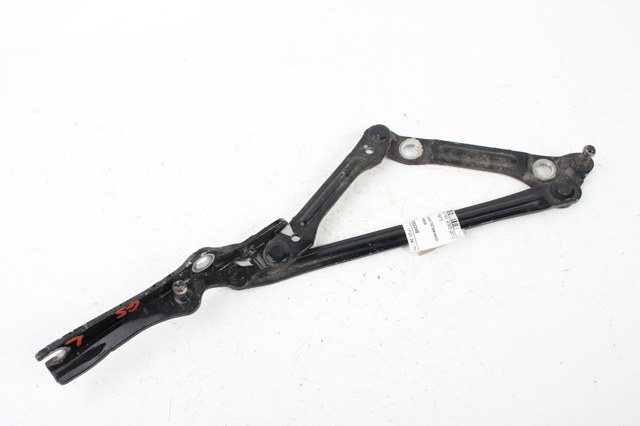 Крепление крышки багажника 6452030240 TOYOTA