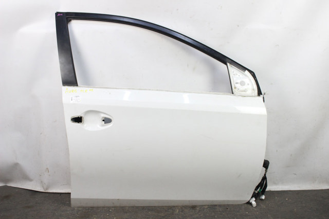 Пассажирская передняя дверь 6700102300 TOYOTA