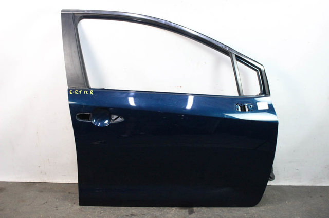 Пассажирская передняя дверь 6700102560 TOYOTA