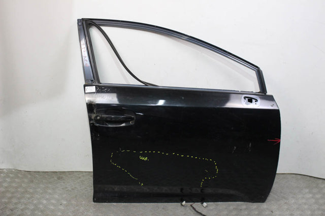 Пассажирская передняя дверь 6700105070 TOYOTA