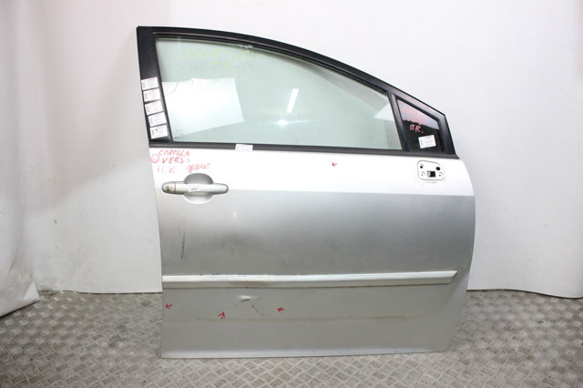 Пассажирская передняя дверь 670010F010 TOYOTA