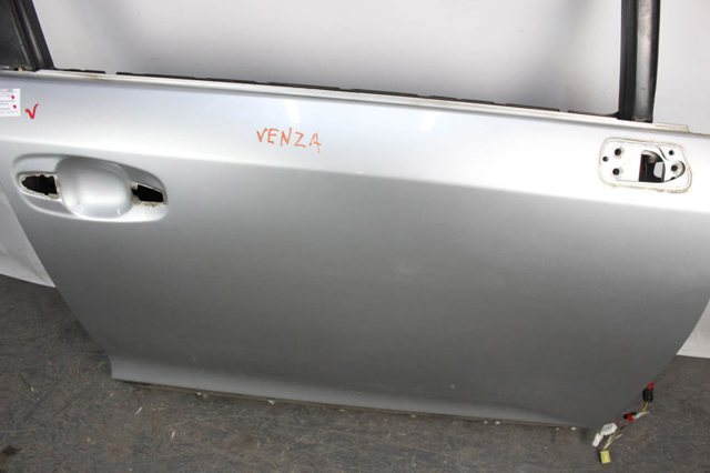 670010T022 TOYOTA Дверь передняя правая купить в Львов