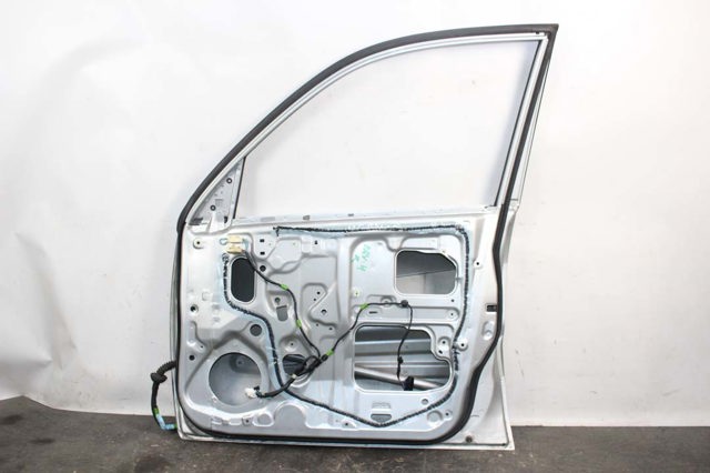 Пассажирская передняя дверь 6700142080 TOYOTA