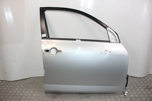 Пассажирская передняя дверь 6700142120 TOYOTA