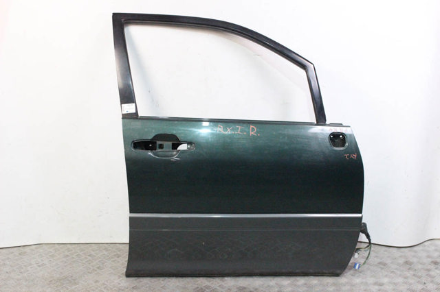 Пассажирская передняя дверь 6700148011 TOYOTA