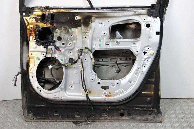 Пассажирская передняя дверь 6700148160 TOYOTA
