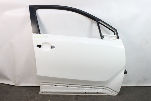 Пассажирская передняя дверь 67001F4010 TOYOTA