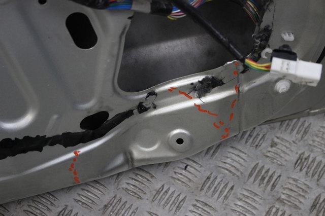 Передняя левая дверь 670020F010 TOYOTA