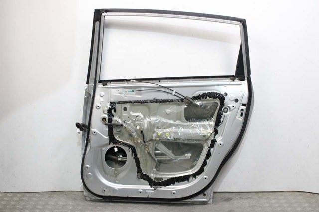 Задняя правая дверь 670030F010 TOYOTA