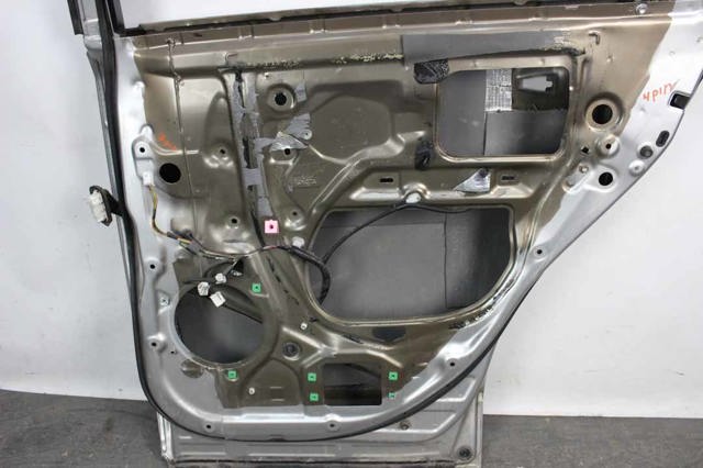 Задняя правая дверь 670030T020 TOYOTA