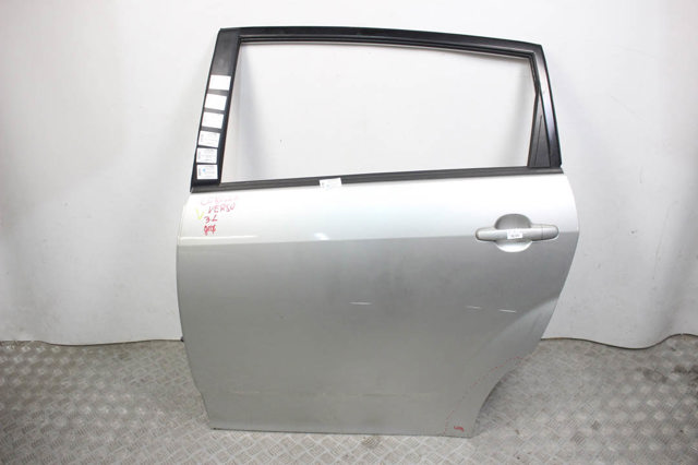 Дверь задняя 670040F010 TOYOTA
