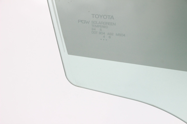 Стекло передней двери, правой 6810102420 TOYOTA