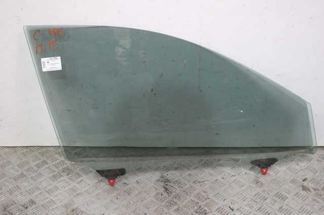 Стекло передней правой двери 6810106080 TOYOTA