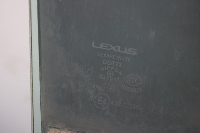Стекло передней двери, правой 681010E011 TOYOTA