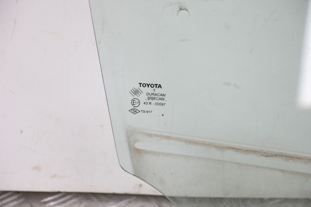 681010F010 TOYOTA Стекло двери передней правой купить в Ужгород