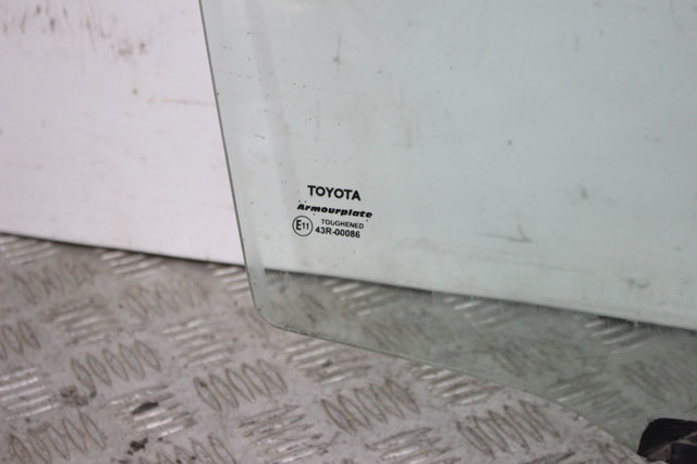 Стекло двери передней правой 6810112A82 TOYOTA