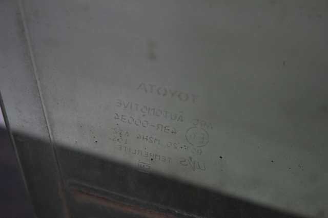 6810142260 Стекло двери передней правой купить Павлоград