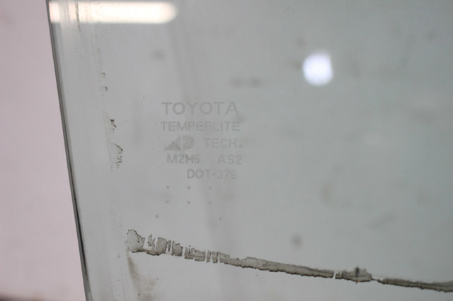 TOYOTA 68101AC060 Стекло двери передней правой в наличии Одесса