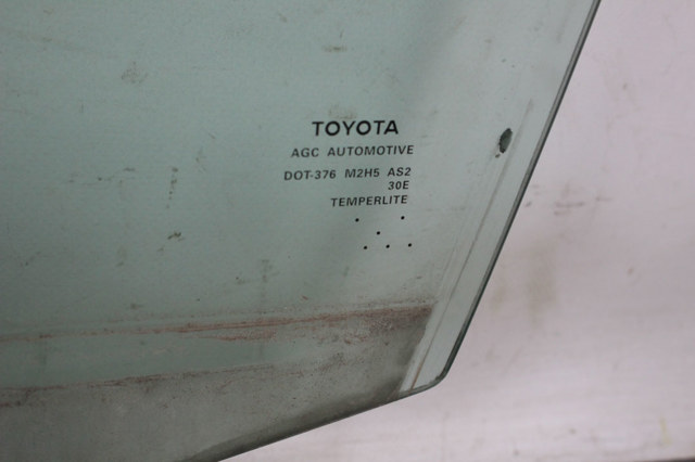Стекло двери передней левой 681020T010 TOYOTA