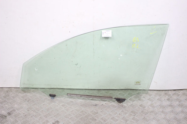 Стекло двери передней левой 6810230781 TOYOTA
