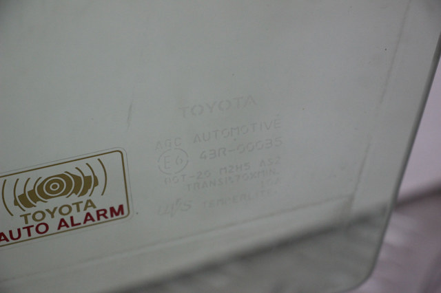 TOYOTA 6810233330 Стекло двери передней левой в наличии Каменское
