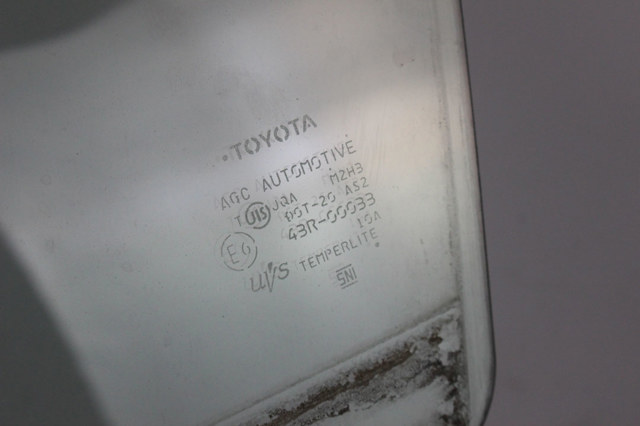 Стекло двери передней левой 6810247071 TOYOTA